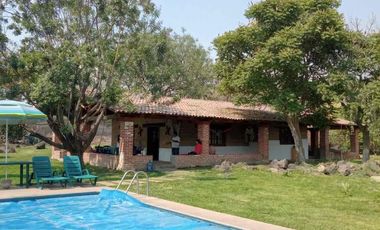 ¡Venta de casa con gran terreno!