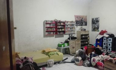 Rumah Halaman Luas (300m²) di Lokasi Strategis Jl. Jaya Wijaya, Mojosongo, Jebres