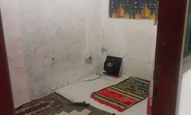 Rumah Halaman Luas (300m²) di Lokasi Strategis Jl. Jaya Wijaya, Mojosongo, Jebres