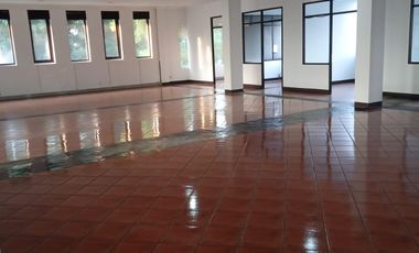 GEDUNG LUAS STRATEGIS 4 LANTAI SIAP PAKAI DI SETIABUDI BANDUNG