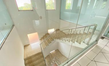 GEDUNG LUAS STRATEGIS 4 LANTAI SIAP PAKAI DI SETIABUDI BANDUNG