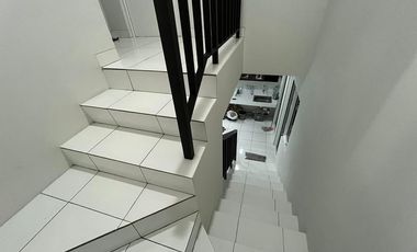 RUMAH NYAMAN MINIMALIS MODERN 2 LANTAI SIAP HUNI DI SUMMARECON DAYANA BANDUNG