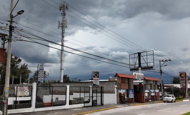 Propiedad comercial en venta en Quito de 750 m² sobre la Autopista Rumiñahui, parqueadero para 20 vehículos – Puente 9 Valle de Los Chillos