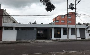 Propiedad comercial en venta en Quito de 750 m² sobre la Autopista Rumiñahui, parqueadero para 20 vehículos – Puente 9 Valle de Los Chillos