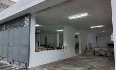 Propiedad comercial en venta en Quito de 750 m² sobre la Autopista Rumiñahui, parqueadero para 20 vehículos – Puente 9 Valle de Los Chillos