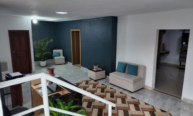 Propiedad comercial en venta en Quito de 750 m² sobre la Autopista Rumiñahui, parqueadero para 20 vehículos – Puente 9 Valle de Los Chillos