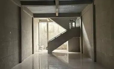 RUKO BAGUS STRATEGIS 3,5 LANTAI COCOK UNTUK SEGALA USAHA SIAP PAKAI DI MAINROAD PUNGKUR BANDUNG