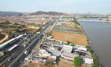 Se alquilan terrenos de 5000 m2 para galpón o local sobre la Av. Narcisa de Jesús