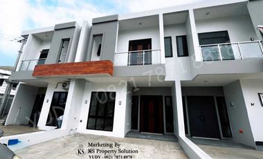 Dijual Townhouse Baru Mewah di Taman Kenten. Kota Palembang, Type Standard, Di Jalan Taman Kenten, dekat dengan Lapangan Golf.