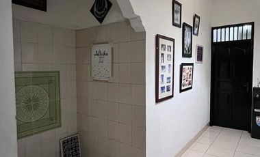 Kosan full 14 kamar plus rumah dalam satu bangunan di kawasan Bendungan Hilir dijual rugi harga nego