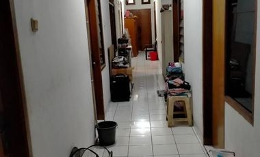 Kosan full 14 kamar plus rumah dalam satu bangunan di kawasan Bendungan Hilir dijual rugi harga nego