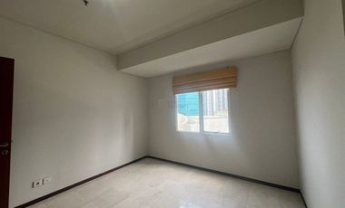 Terkoneksi CP Mall via East Tunnel, Disewakan 2 Bedroom Royal Mediterania Garden Unfurnished Rapi, sudah terpasang Kitchen Cabinet dan AC
