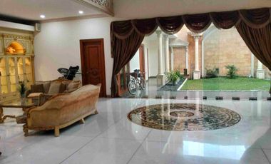 BATUNUNGGAL INDAH ESTATE, Rumah modern klasik 2 lt, baru renovasi, mewah, FULL FURNISHED, lokasi main road, depan lapangan, akses tol mudah dan strategis