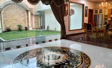 BATUNUNGGAL INDAH ESTATE, Rumah modern klasik 2 lt, baru renovasi, mewah, FULL FURNISHED, lokasi main road, depan lapangan, akses tol mudah dan strategis