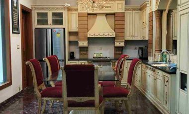 BATUNUNGGAL INDAH ESTATE, Rumah modern klasik 2 lt, baru renovasi, mewah, FULL FURNISHED, lokasi main road, depan lapangan, akses tol mudah dan strategis