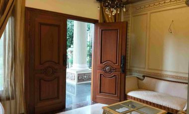 BATUNUNGGAL INDAH ESTATE, Rumah modern klasik 2 lt, baru renovasi, mewah, FULL FURNISHED, lokasi main road, depan lapangan, akses tol mudah dan strategis