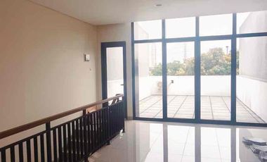 Ruko 3 lt north bent  siap pakai  metland cyber puri tangerang