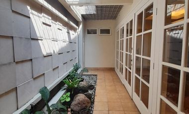 FOR SALE – SPACIOUS & GREEN HOUSE