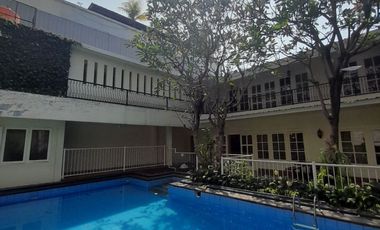 FOR SALE – SPACIOUS & GREEN HOUSE