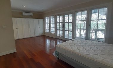 FOR SALE – SPACIOUS & GREEN HOUSE