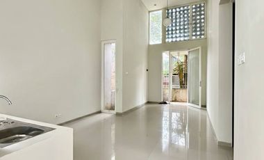 Dijual Rumah Minimalis Kondisi Terawat Ada Halaman Belakang  Siap Huni Lokasi Asri  Fasilitas Perumahan Lengkap Keamanan 24 Jam Dekat Kampus di The Oz