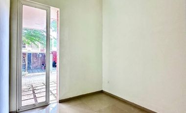 Dijual Rumah Minimalis Kondisi Terawat Ada Halaman Belakang  Siap Huni Lokasi Asri  Fasilitas Perumahan Lengkap Keamanan 24 Jam Dekat Kampus di The Oz