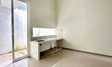 Dijual Rumah Minimalis Kondisi Terawat Ada Halaman Belakang  Siap Huni Lokasi Asri  Fasilitas Perumahan Lengkap Keamanan 24 Jam Dekat Kampus di The Oz