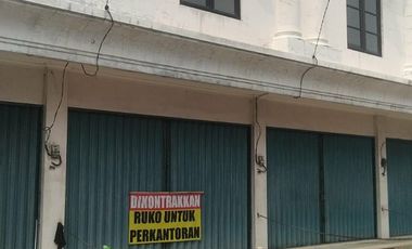 Disewakan Ruko 2,5 Lantai Cocok untuk Office, F&B, Gudang di Condet Jakarta Timur