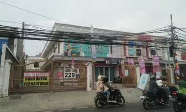 Disewakan Ruko 2,5 Lantai Cocok untuk Office, F&B, Gudang di Condet Jakarta Timur