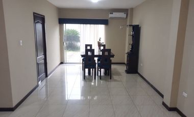 Casa de alquiler amoblada en la Urbanización Belo Horizonte, Vía a la Costa