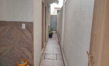 Casa de alquiler amoblada en la Urbanización Belo Horizonte, Vía a la Costa