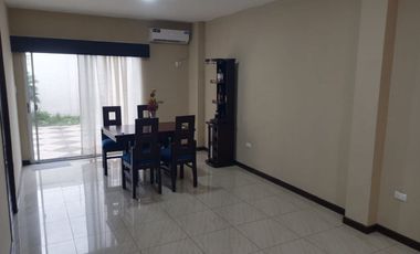 Casa de alquiler amoblada en la Urbanización Belo Horizonte, Vía a la Costa