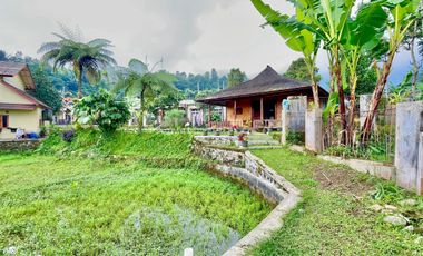 Rumah Villa + Kolam Ikan di Desa Wisata Cihanjawar Bojong Purwakarta