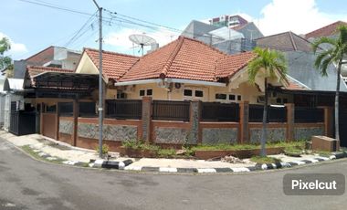 Rumah disewakan di RW 04, Dukuh Sutorejo, Mulyorejo, Surabaya, Jawa Timur