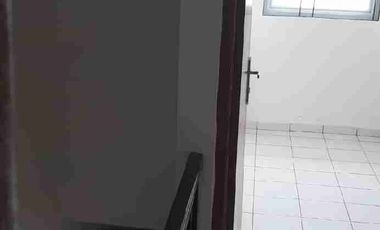 DISEWAKAN RUMAH RAPIH SIAP HUNI DI KOMPLEK TAMAN PALEM LESTARI