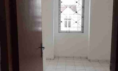 DISEWAKAN RUMAH RAPIH SIAP HUNI DI KOMPLEK TAMAN PALEM LESTARI