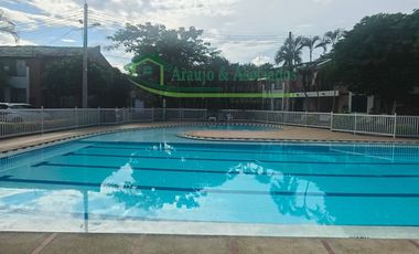 VENDEMOS CASA DE DOS PISOS EN EL CONDOMINIO PARQUES DE ANDALUCIA