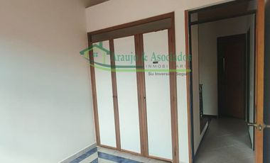 VENDEMOS CASA DE DOS PISOS EN EL CONDOMINIO PARQUES DE ANDALUCIA