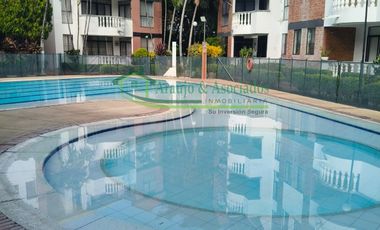 VENDEMOS CASA DE DOS PISOS EN EL CONDOMINIO PARQUES DE ANDALUCIA