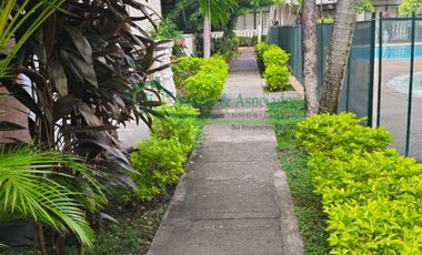 VENDEMOS CASA DE DOS PISOS EN EL CONDOMINIO PARQUES DE ANDALUCIA