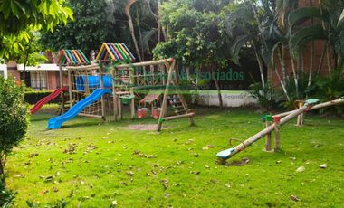 VENDEMOS CASA DE DOS PISOS EN EL CONDOMINIO PARQUES DE ANDALUCIA