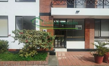 VENDEMOS CASA DE DOS PISOS EN EL CONDOMINIO PARQUES DE ANDALUCIA