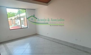 VENDEMOS CASA DE DOS PISOS EN EL CONDOMINIO PARQUES DE ANDALUCIA