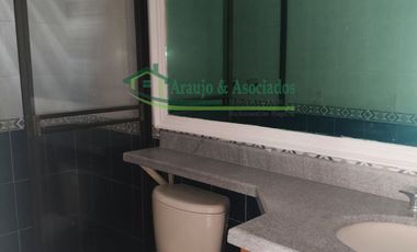 VENDEMOS CASA DE DOS PISOS EN EL CONDOMINIO PARQUES DE ANDALUCIA