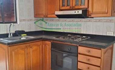 VENDEMOS CASA DE DOS PISOS EN EL CONDOMINIO PARQUES DE ANDALUCIA