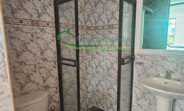 VENDEMOS CASA DE DOS PISOS EN EL CONDOMINIO PARQUES DE ANDALUCIA