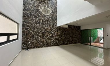 Hermosa residencia de dos plantas ubicada en una de las zonas con mayor plusvalía de Boca del Río.