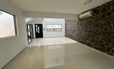 Hermosa residencia de dos plantas ubicada en una de las zonas con mayor plusvalía de Boca del Río.