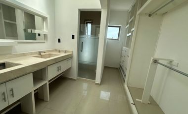 Hermosa residencia de dos plantas ubicada en una de las zonas con mayor plusvalía de Boca del Río.