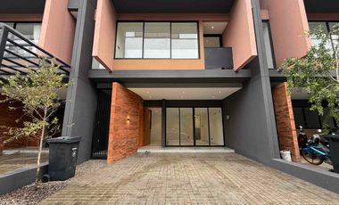 Di Jual Rumah Mewah Paling Dekat ke TB Simatupang, di Kemang Jakarta Selatan